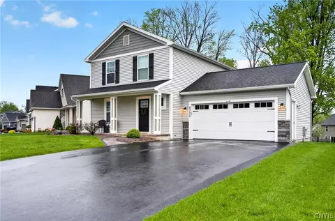8200 Venetian Dr, Lysander, NY 13027