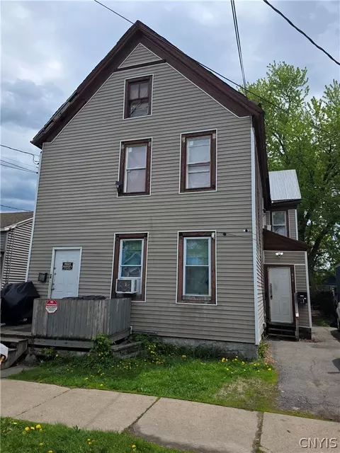 615 Saratoga St, Utica, NY 13502