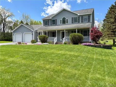 7892 E Ridge Pointe Dr, Fayetteville, NY 13066