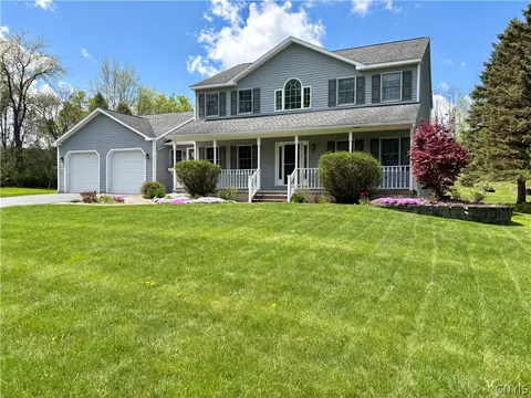 7892 E Ridge Pointe Dr, Fayetteville, NY 13066