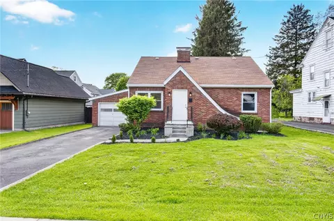 716 Scarboro Dr, Geddes, NY 13209