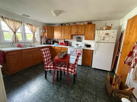 Kitchen - 3835 Prospect St, Oneida, NY 13421 photo 5 of 8