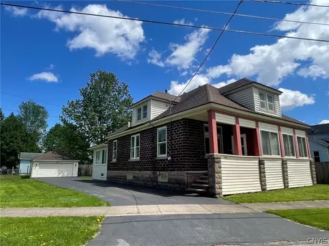 208 North St, Oneida, NY 13421