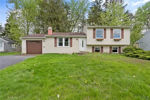 4254 Vine Meadow Rd, Liverpool, NY 13090