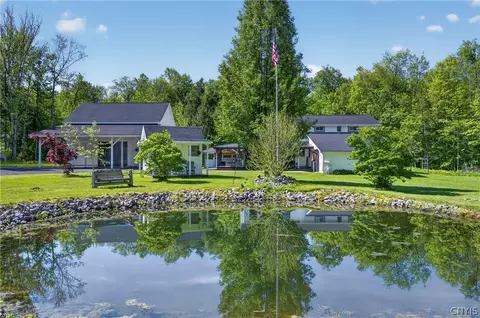 50 Colosimo Dr, Volney, NY 13069