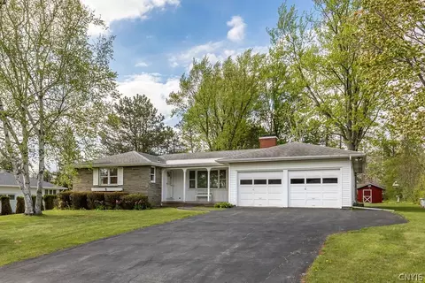 6521 Kermit Ln, East Syracuse, NY 13057