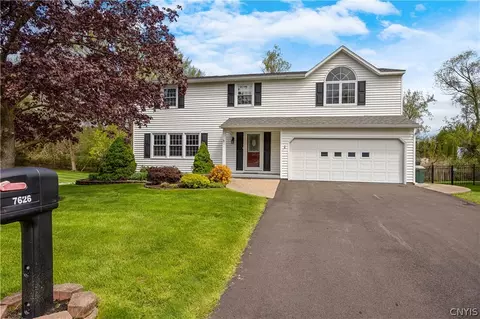 7626 Sandy Ln, Syracuse, NY 13212