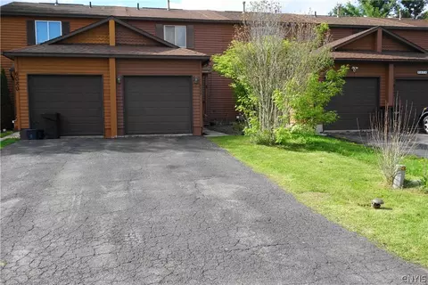 6078 Bethlehem Ln, Cicero, NY 13039