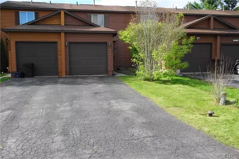6078 Bethlehem Ln, Cicero, NY 13039