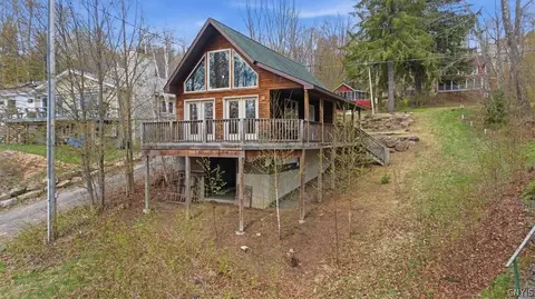 202 Lake Shore Dr, Indian Lake, NY 12842