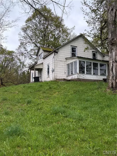 7092 Hamilton Rd, Hamilton, NY 13346