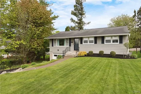 206 Salisbury Rd, Geddes, NY 13219