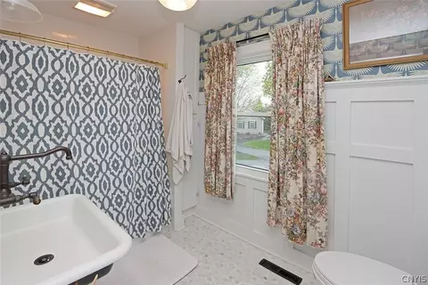 Bath - 1 Sparrow Ln, Fayetteville, NY 13066 photo 4 of 5