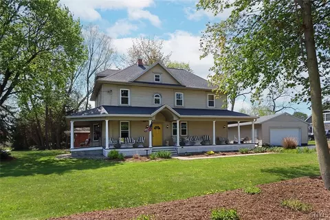 1 Sparrow Ln, Fayetteville, NY 13066
