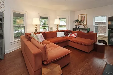 Living - 1 Sparrow Ln, Fayetteville, NY 13066 photo 3 of 4