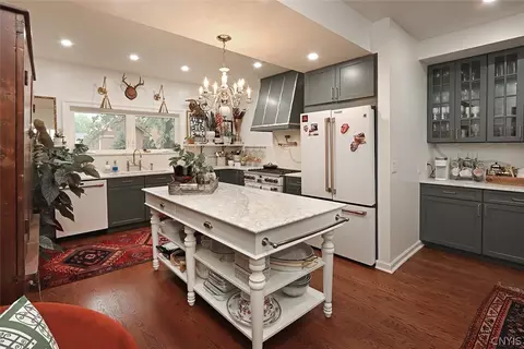 Kitchen - 1 Sparrow Ln, Fayetteville, NY 13066 photo 1 of 6