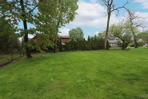 Exterior - 1 Sparrow Ln, Fayetteville, NY 13066 photo 2 of 8