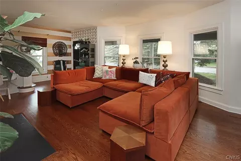 Living - 1 Sparrow Ln, Fayetteville, NY 13066 photo 2 of 4