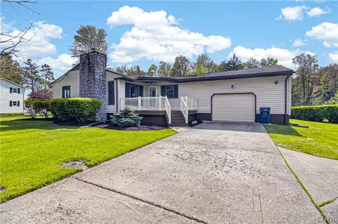 7 Homestead Rd W, Clinton, NY 13323