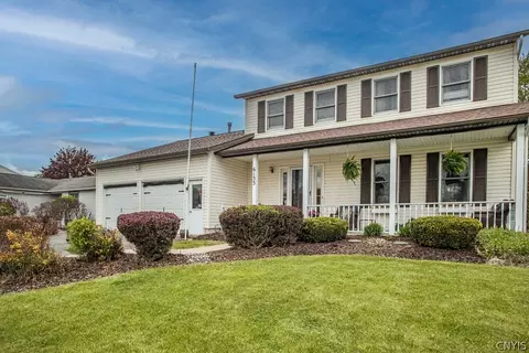 6133 Cordero Dr, Cicero, NY 13039