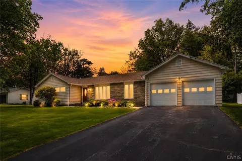 39 S Hills Dr, New Hartford, NY 13413