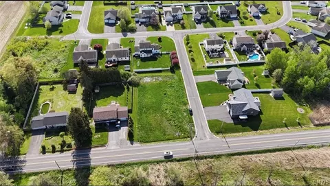8621 Whiting Rd, Cicero, NY 13039