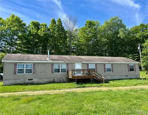 7 Beach Rd, Amboy, NY 13316