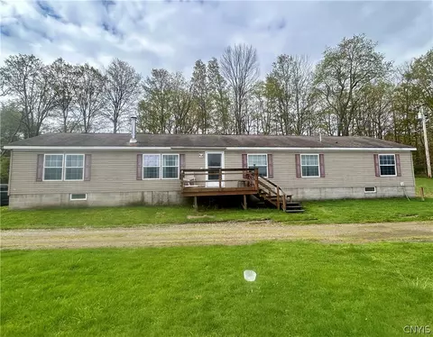 7 Beach Rd, Amboy, NY 13316