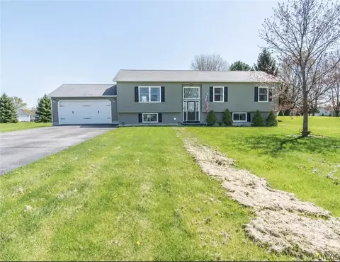2 Grant St, Dexter, NY 13634