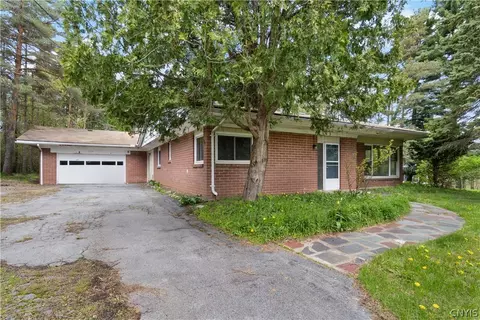 4155 Makyes Rd, Onondaga, NY 13215