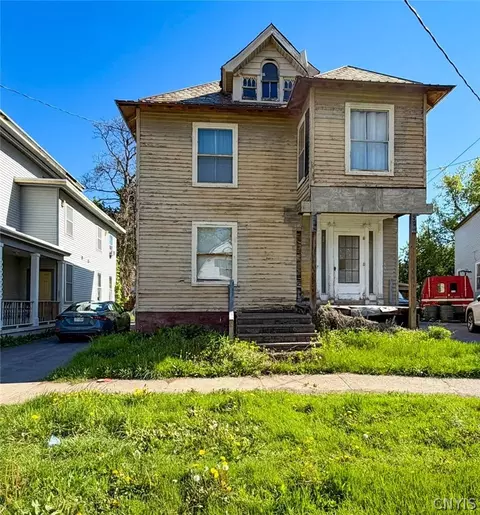 28 Noyes St, Utica, NY 13502