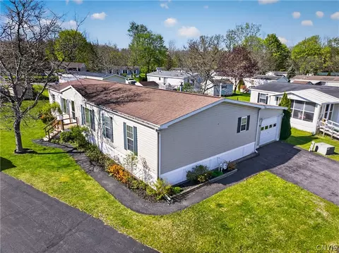 12 Waterwheel Cir, New Hartford, NY 13413