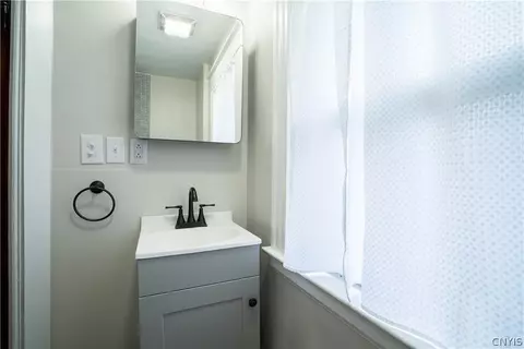 Bath - 519 Broadway St, Oneida, NY 13421 photo 3 of 3