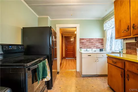 Entry Way - 519 Broadway St, Oneida, NY 13421 photo 2 of 8