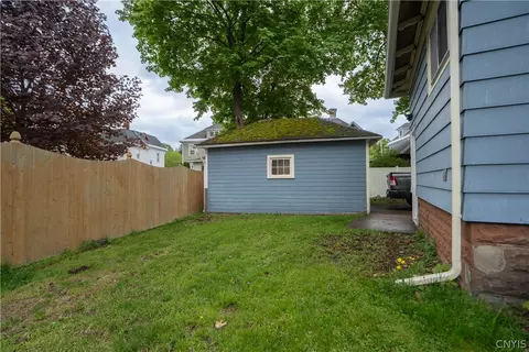 Exterior - 519 Broadway St, Oneida, NY 13421 photo 5 of 9
