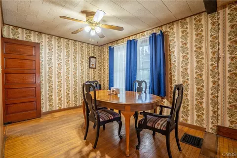 Dining - 519 Broadway St, Oneida, NY 13421 photo 2 of 4