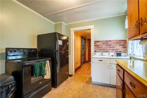 Entry Way - 519 Broadway St, Oneida, NY 13421 photo 3 of 8