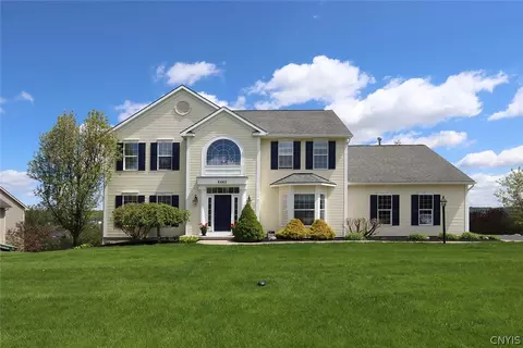 4460 Winding Creek Rd, Manlius, NY 13104