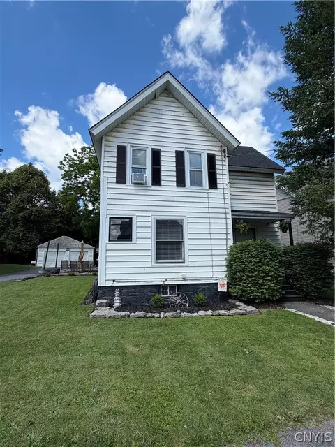 59 Cayuga St, Auburn, NY 13021