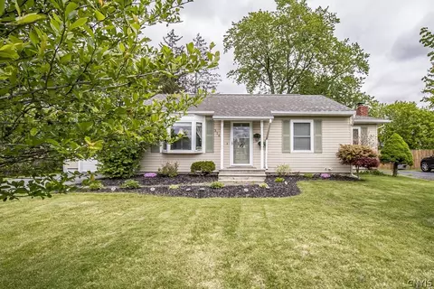316 Washburn Dr, East Syracuse, NY 13057