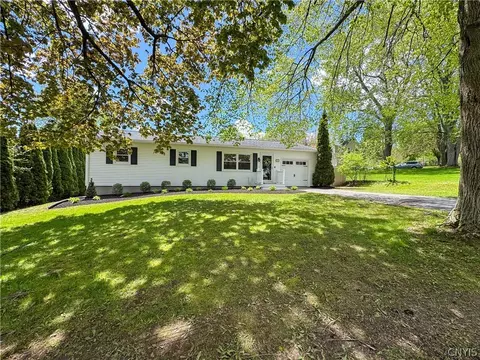 26 Locust St, Auburn, NY 13021