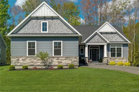 3389 Hickory Knoll Ln, Lysander, NY 13027