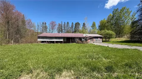 318 Stoney Robby Rd, Granby, NY 13126