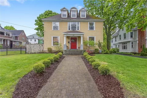 216 Highland Ave, Syracuse, NY 13203