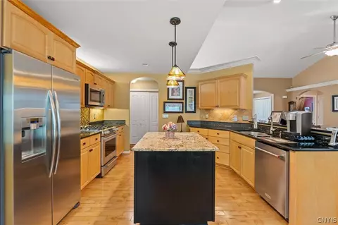 Kitchen - 3161 Captiva Ct, Lysander, NY 13027 photo 3 of 4