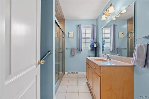 Bath - 3161 Captiva Ct, Lysander, NY 13027 photo 1 of 5