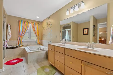 Bath - 3161 Captiva Ct, Lysander, NY 13027 photo 3 of 5