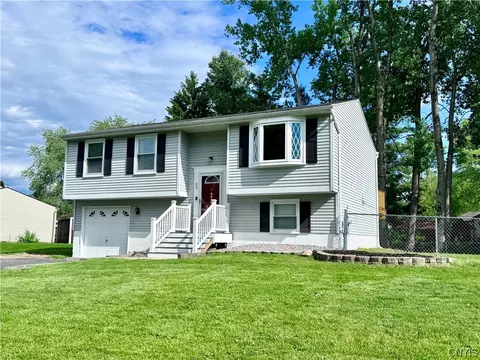 8142 Scotia Ln, Clay, NY 13090