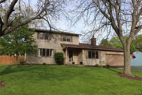 4960 Bryn Mawr Dr, Onondaga, NY 13215