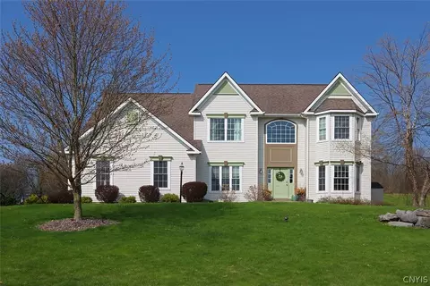 5827 Parapet Dr, Onondaga, NY 13078
